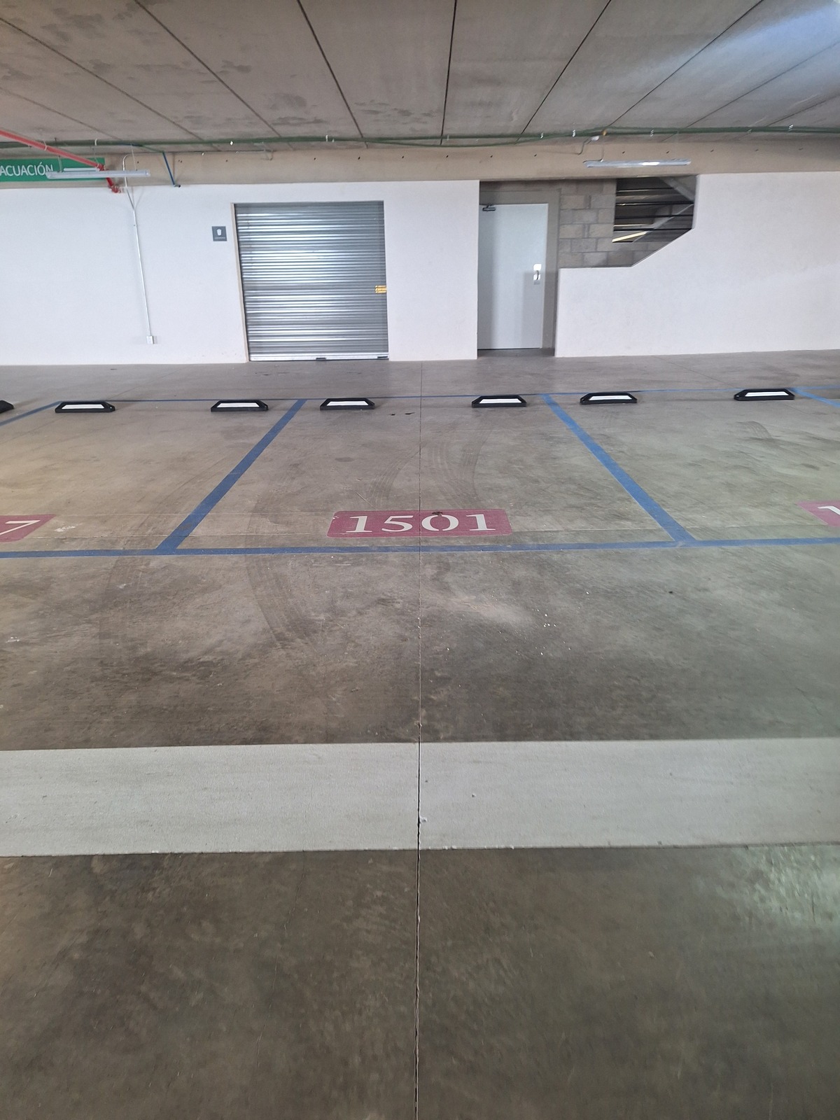 35 de 36: ESTACIONAMIENTO