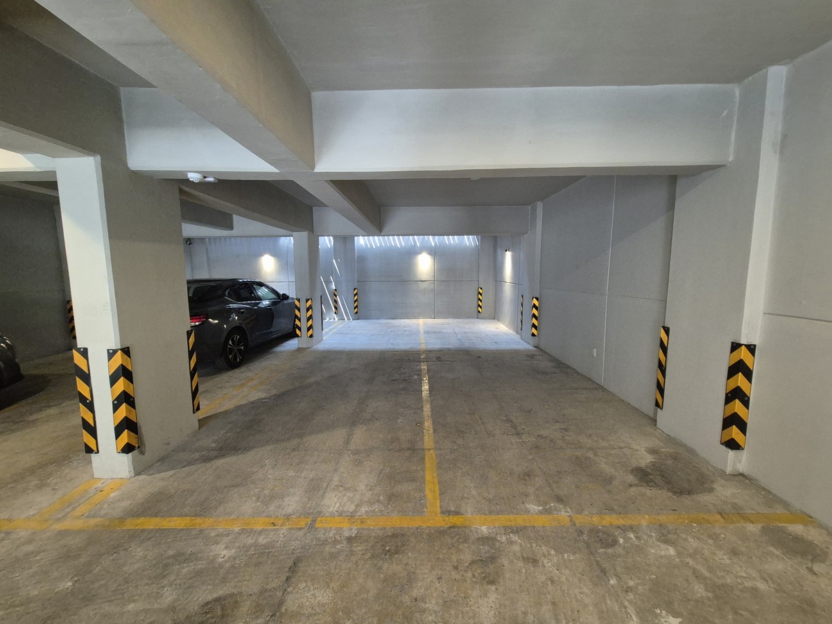 22 de 22: Estacionamiento techado y privado
