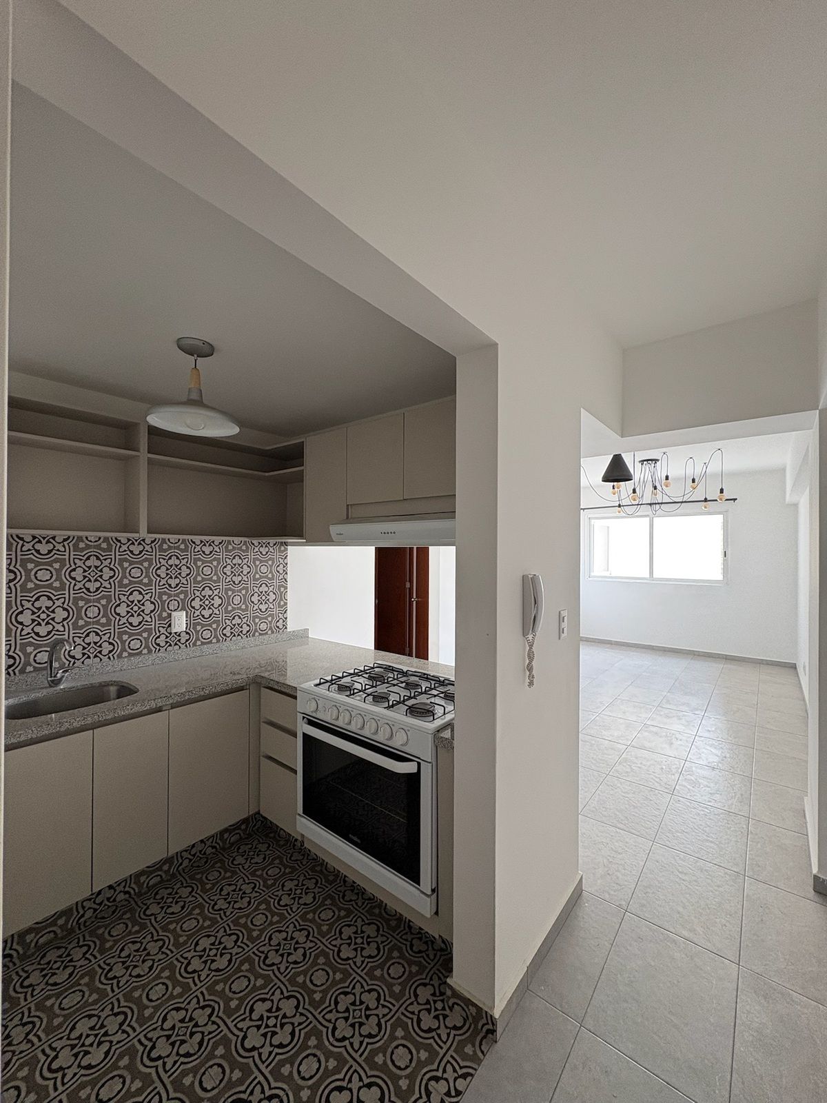 1 of 8: Cómoda Cocina abierta