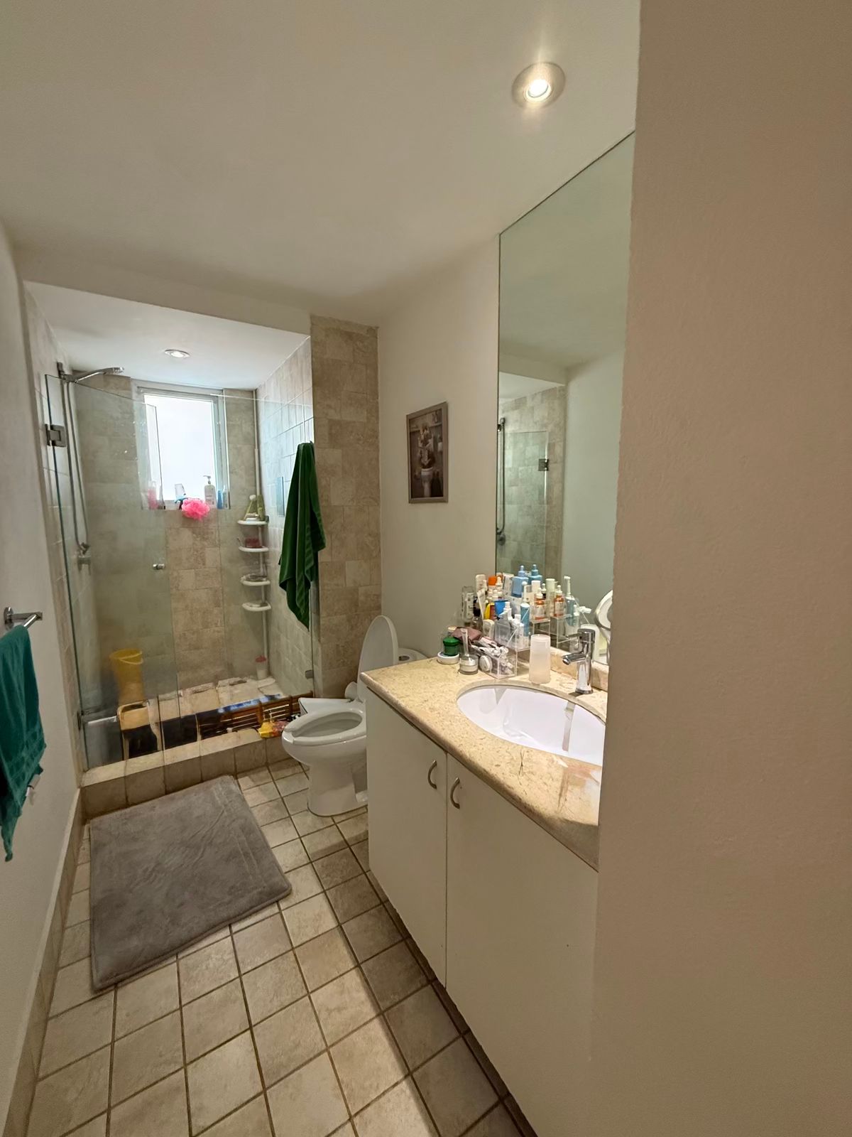 6 de 21: Baño completo que comparten las recámaras secundarias