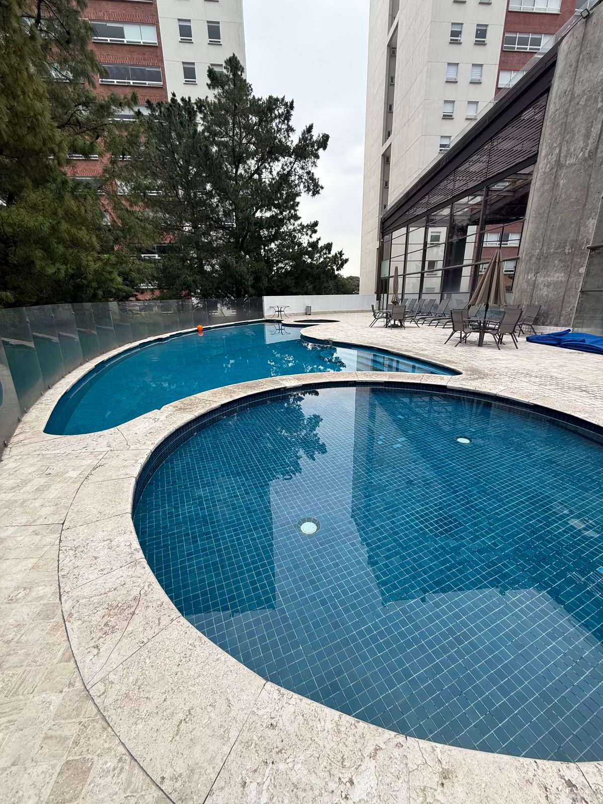 17 de 21: Alberca, chapoteadero y jacuzzi al aire libre