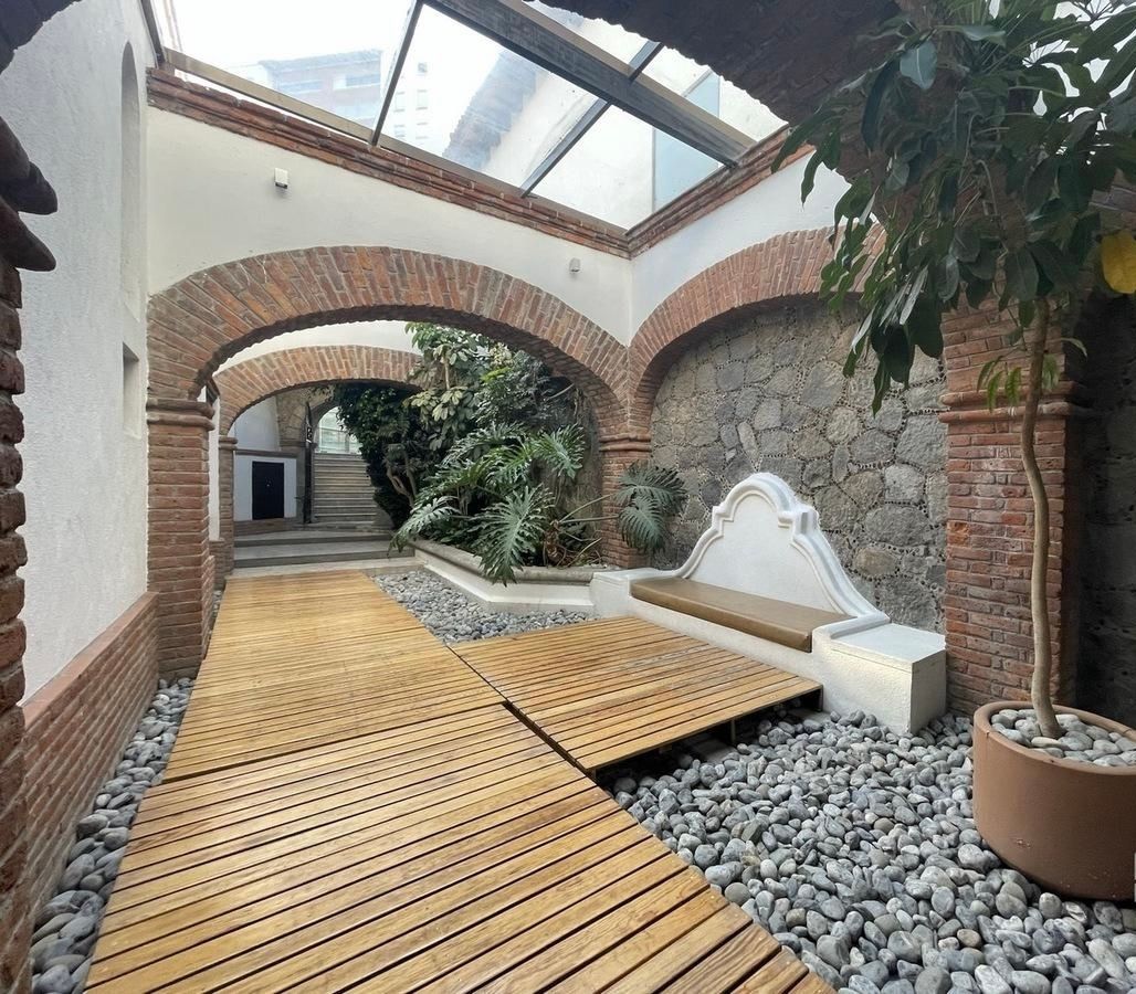 19 de 21: Entrada a las alberos y gym