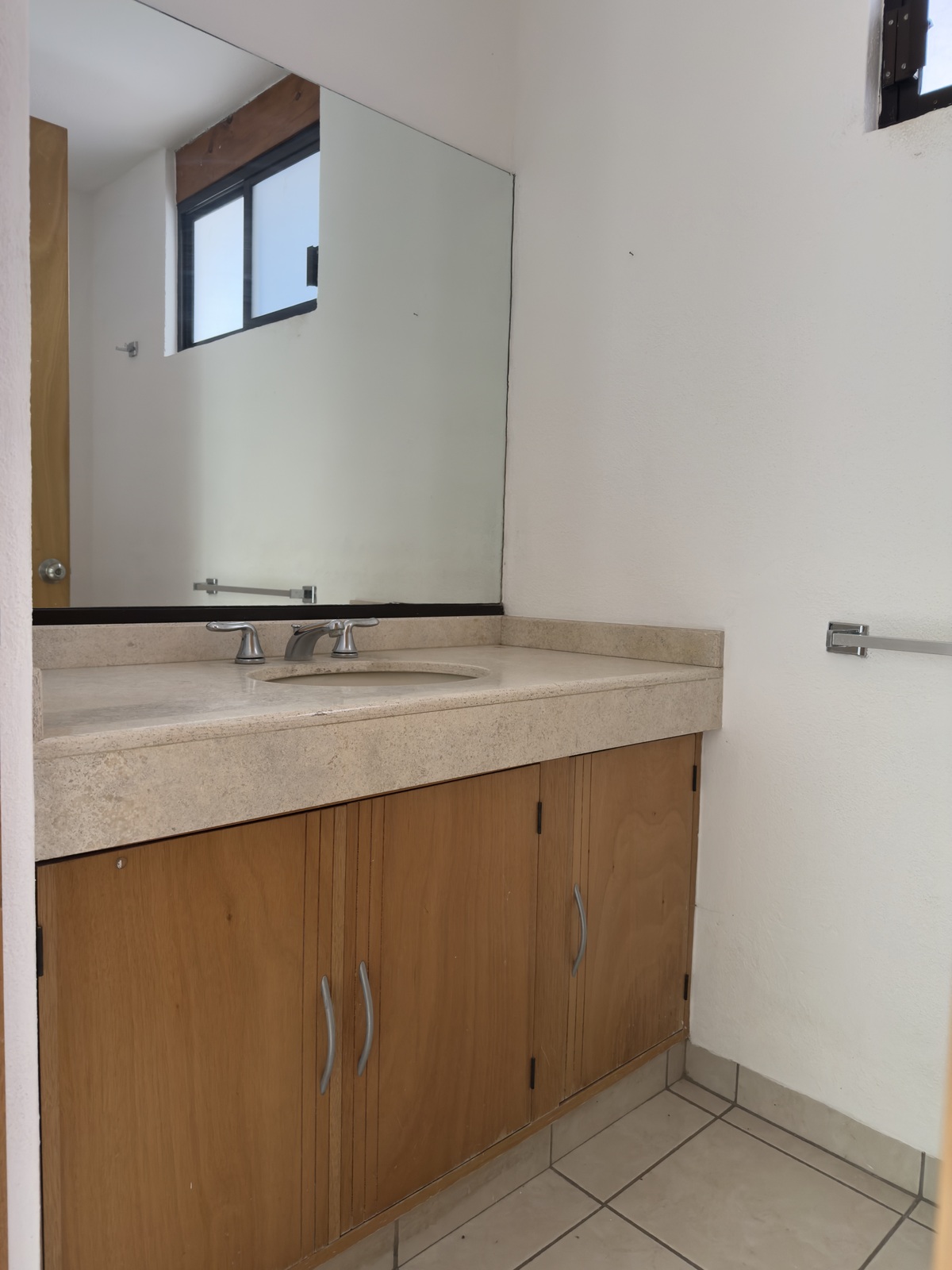 3 de 27: medio baño
