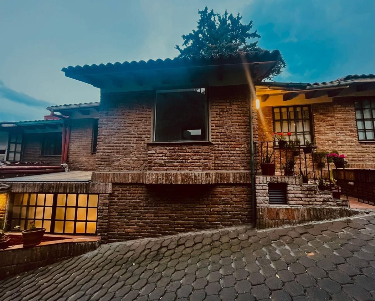 2 of 26: Fachada