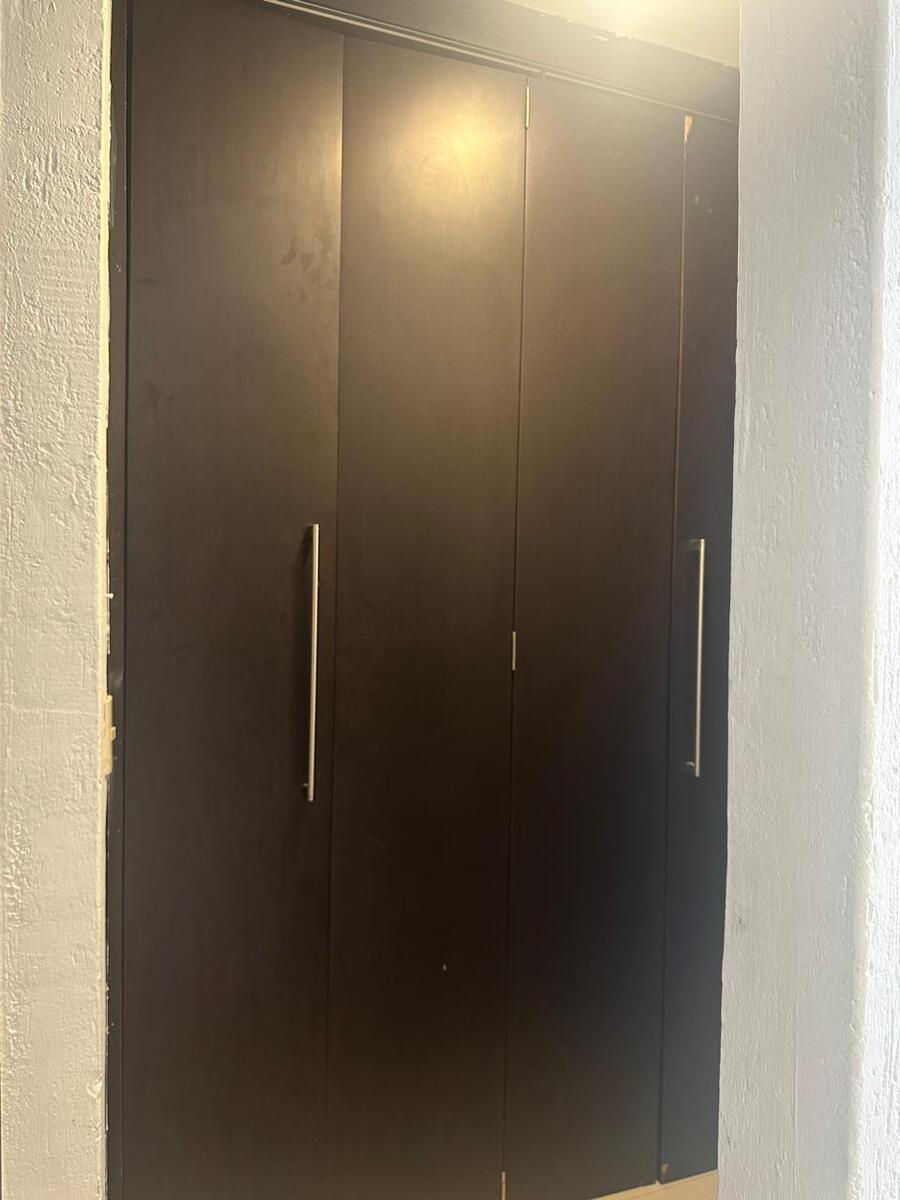11 of 26: Closet de lavado