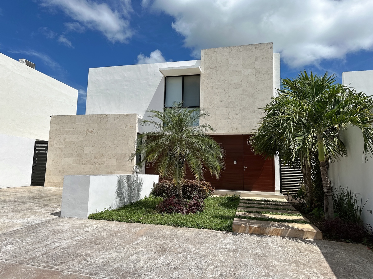 2 of 20: Fachada