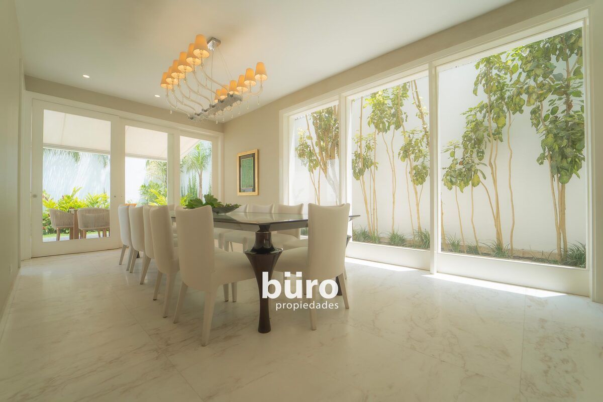 4 de 40: Comedor separado con acceso a la terraza, full luz natural.