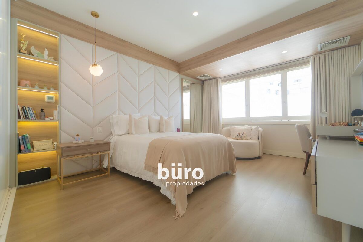 25 de 40: Dormitorio secundario N 2 con vista al jardín, baño incluído