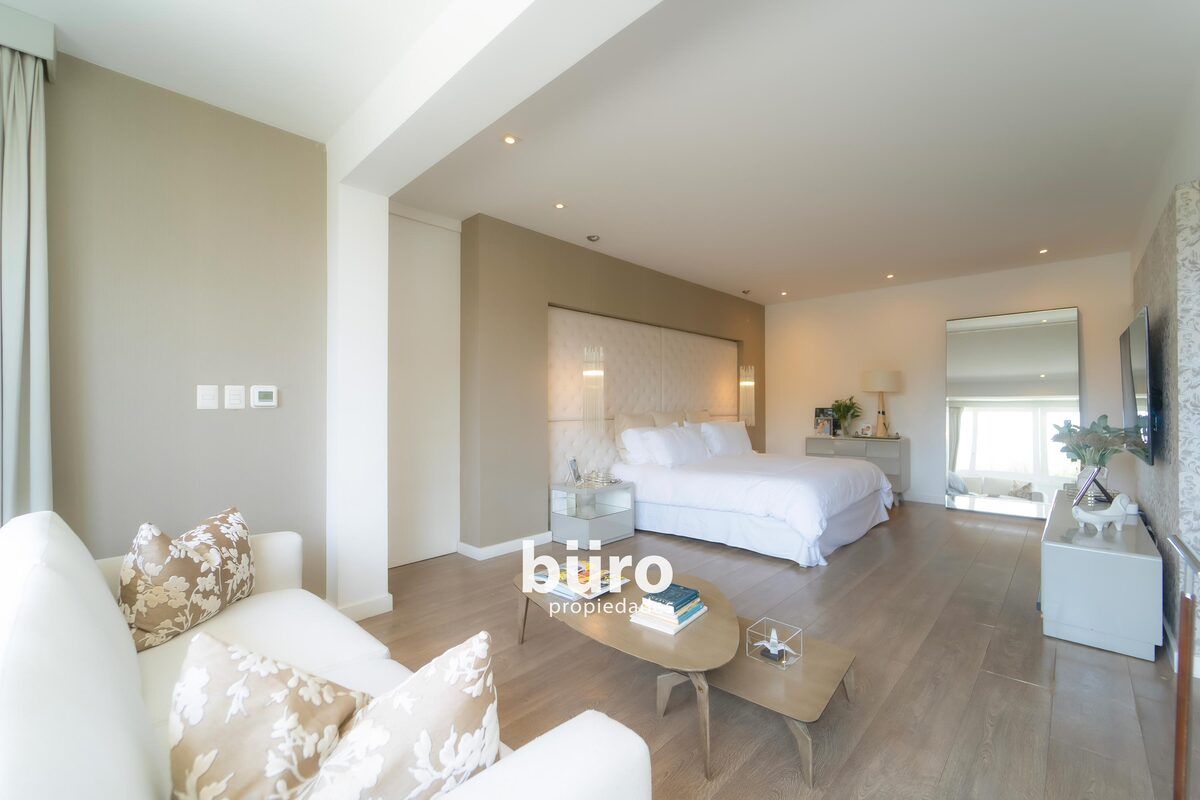 12 de 40: Amplio dormitorio principal.