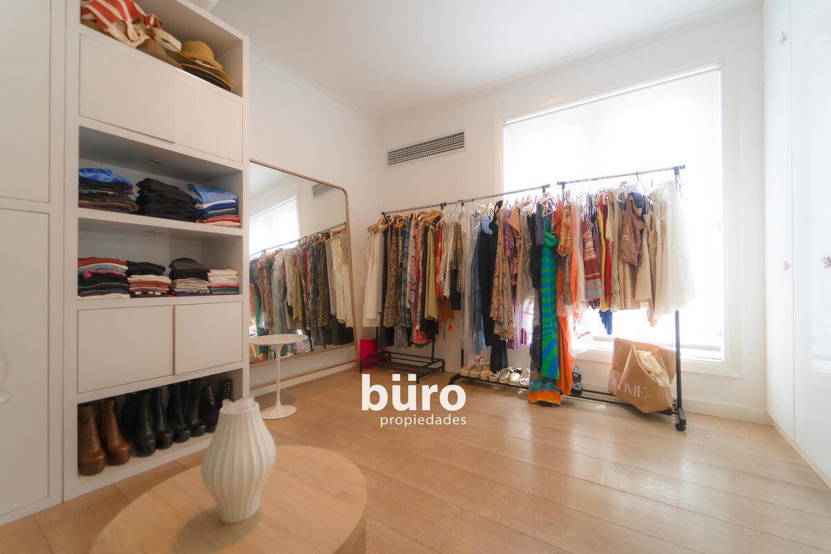 28 de 40: Dormitorio secundario N 3 con baño incluído, vista a verde.