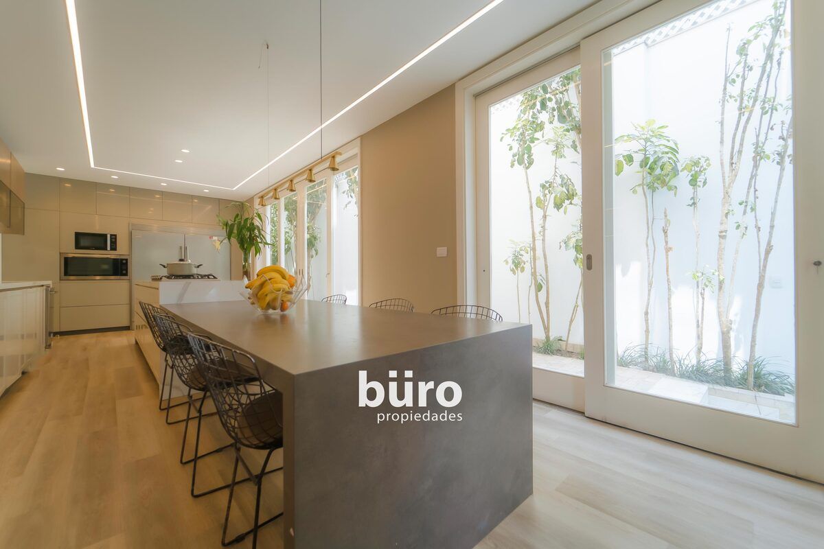 20 de 40: Cocina con mucha luz natural.