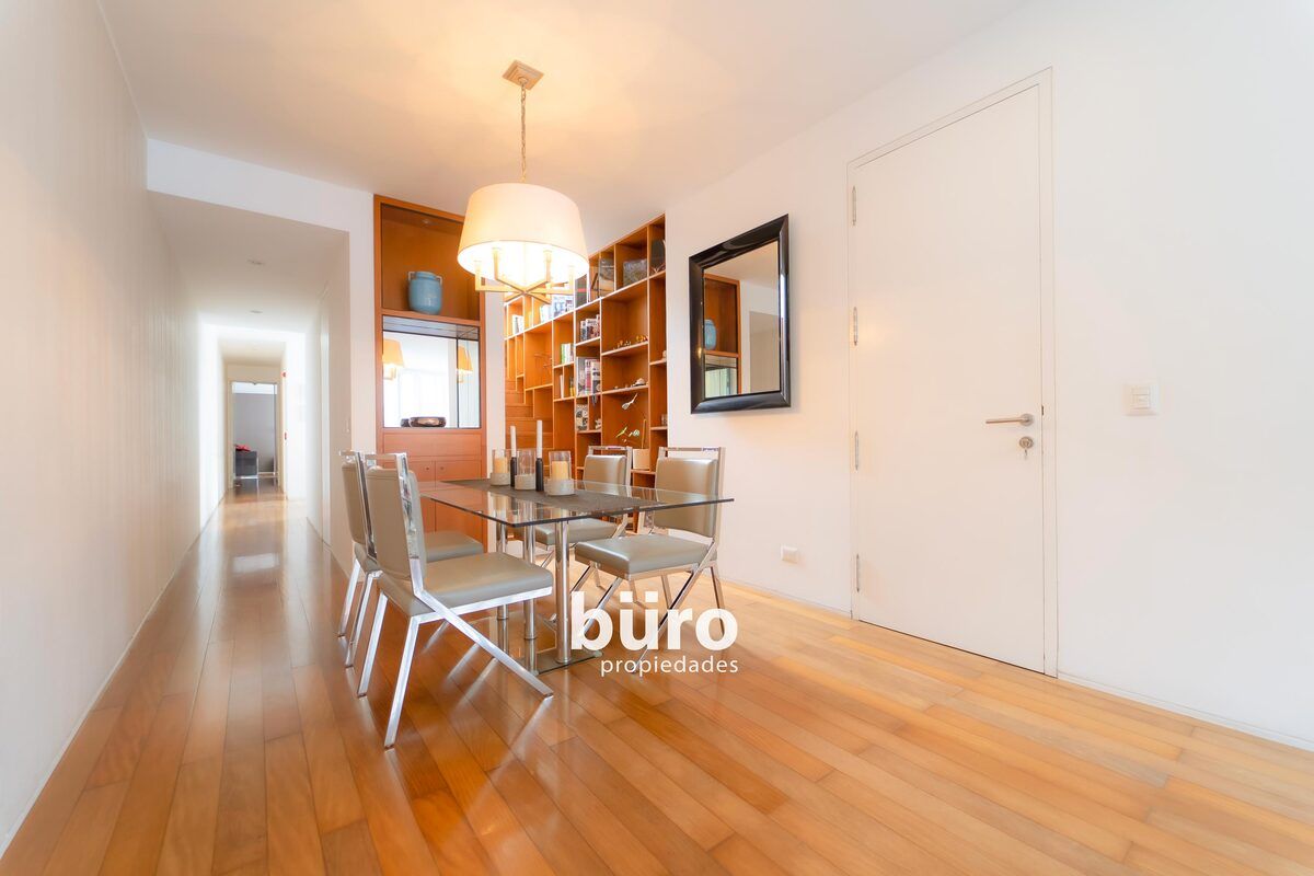 7 de 18: Lindo Comedor con Pisos de Madera en todo el primer nivel