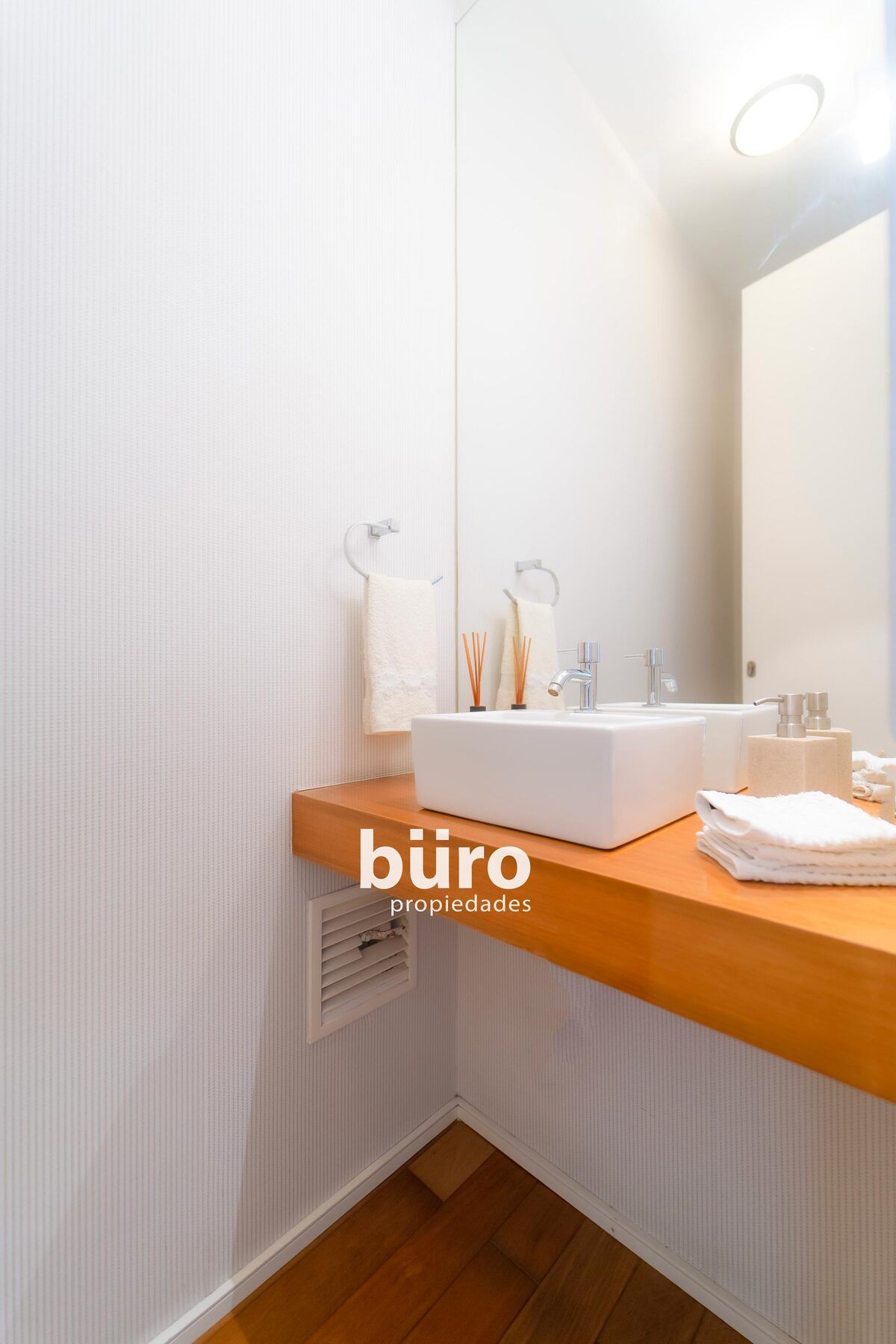 15 de 18: Baño De Visita