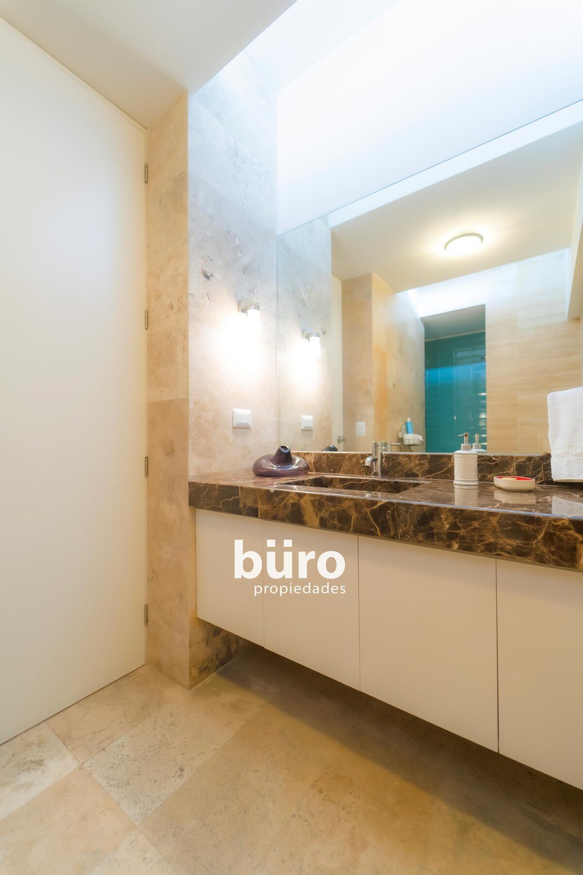 14 de 18: Baño Dormitorio Segundo Nivel