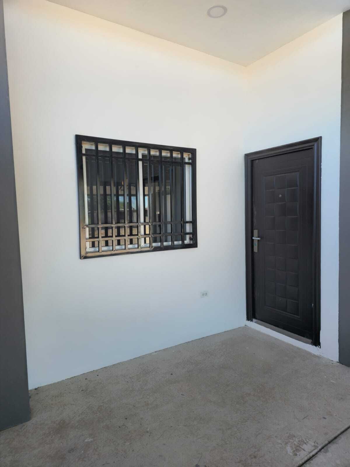 Casa Nueva en Renta – Av. Italia entre Calles 13 y 14,