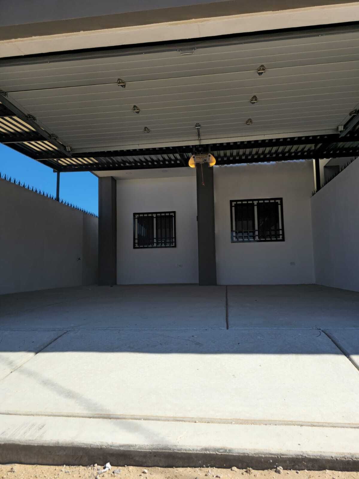 Casa Nueva en Renta – Av. Italia entre Calles 13 y 14,