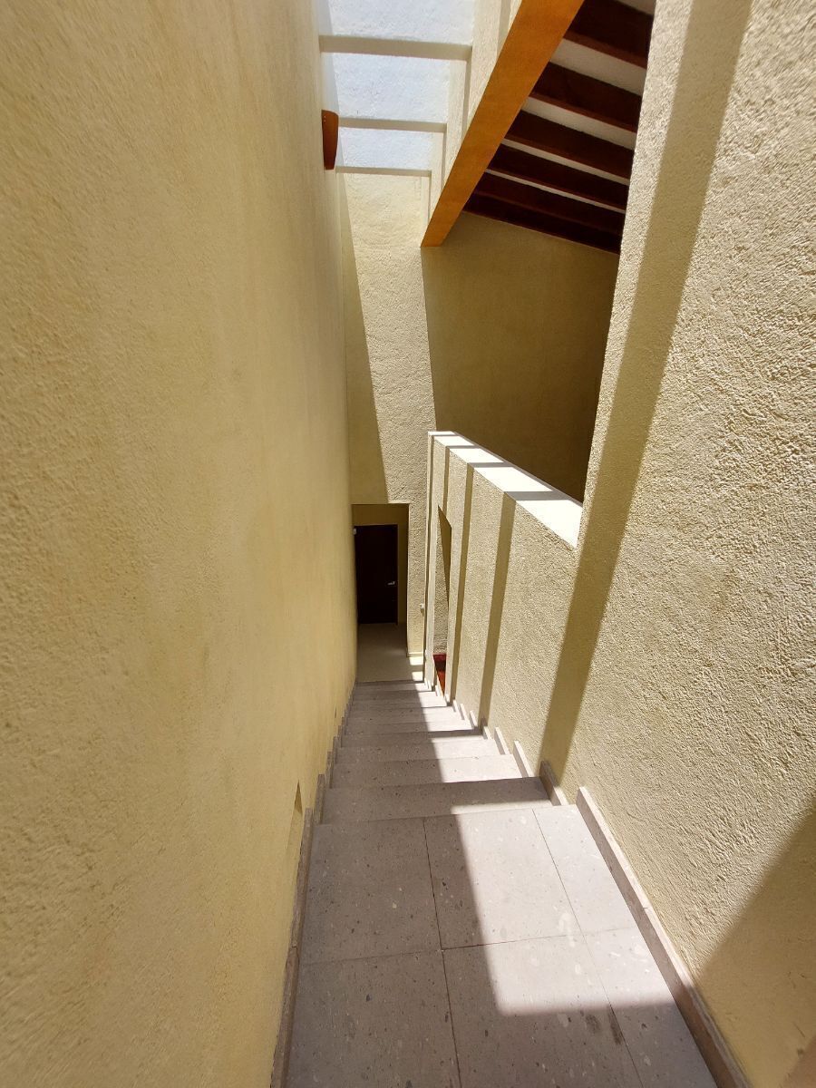 15 de 24: escaleras