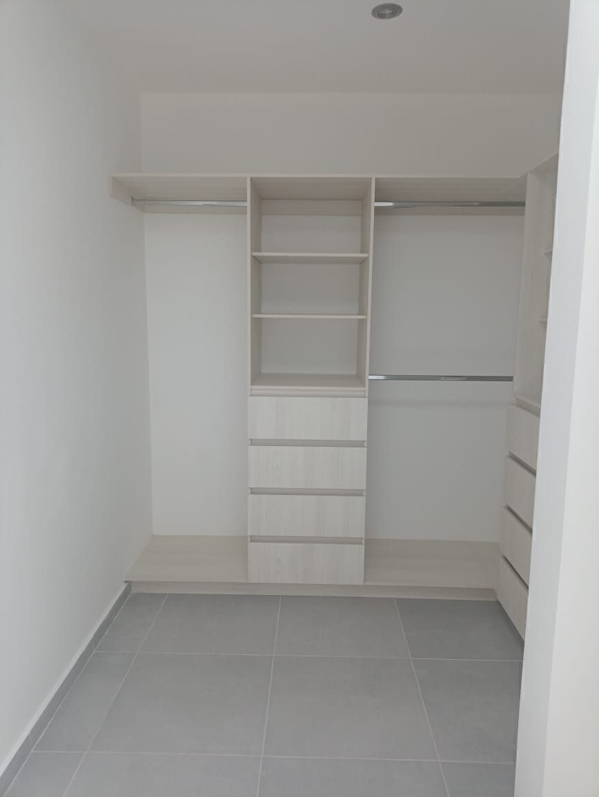 13 de 19: vestidor