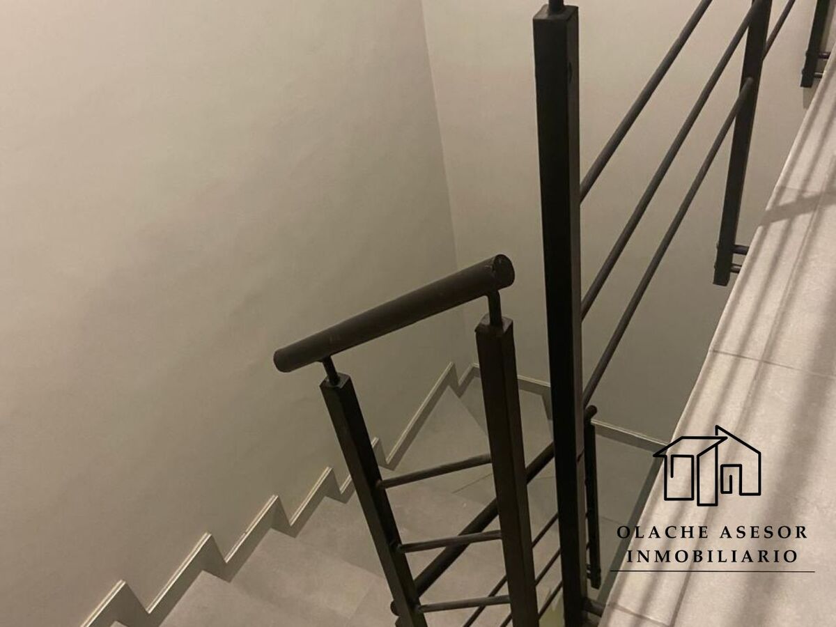 8 of 15: ESCALERA