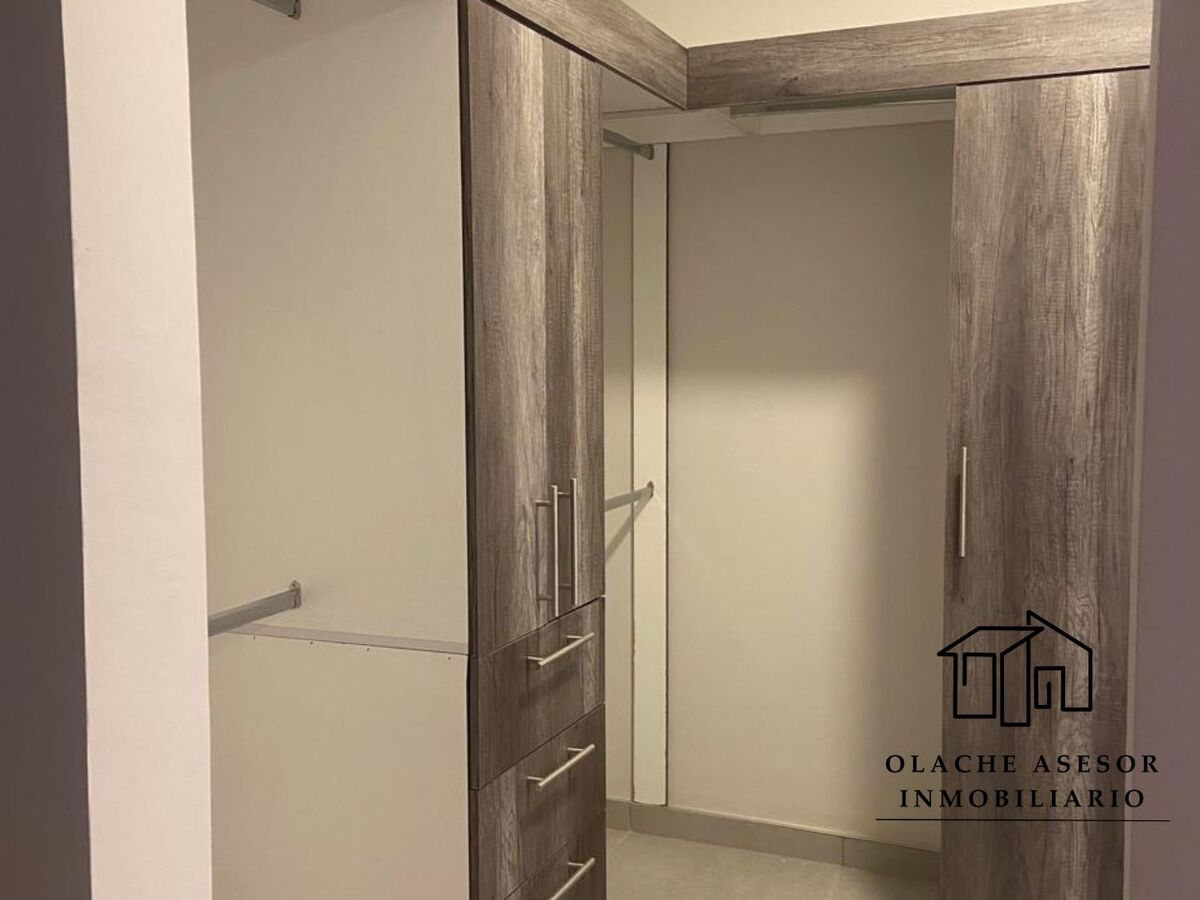 11 of 15: WALKING CLOSET
