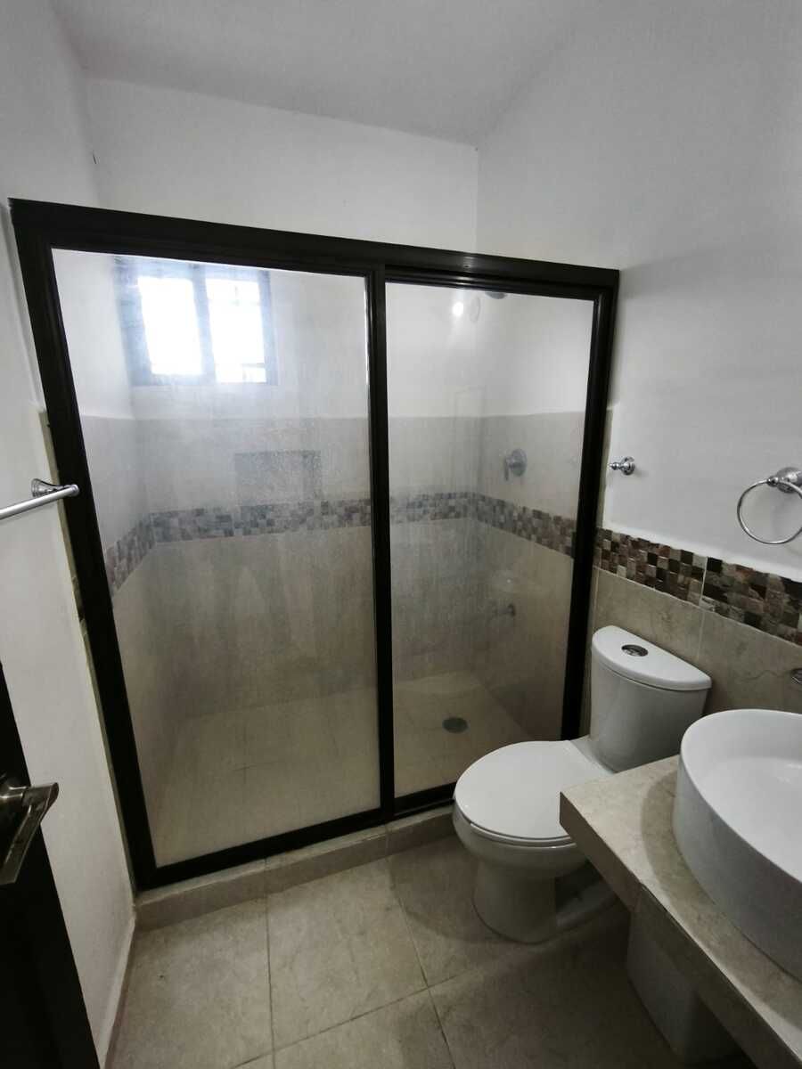 7 de 13: BAÑO PLANTA BAJA