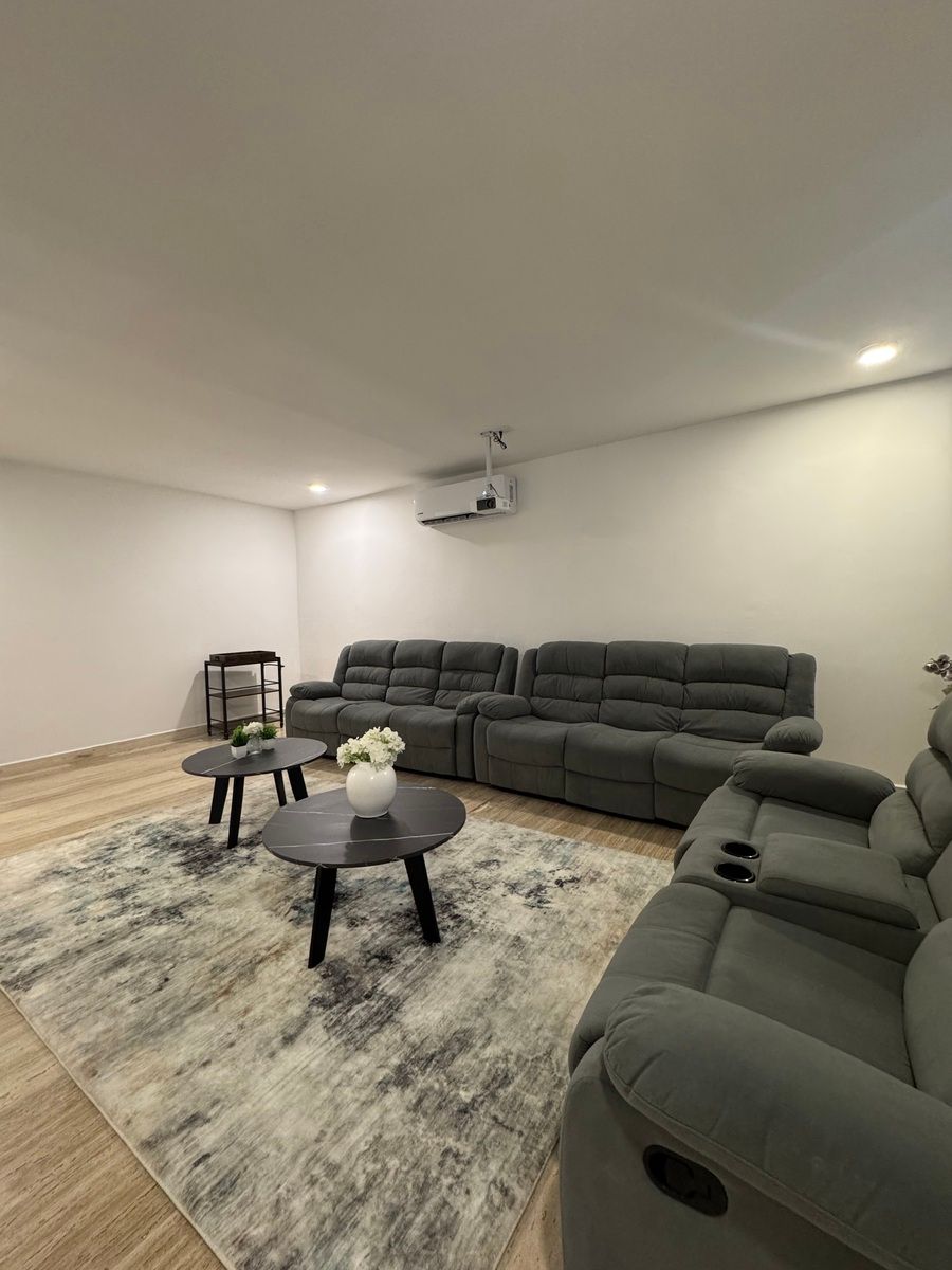 24 de 41: Cinema Room