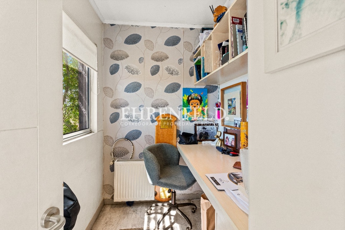 24 de 32: Escritorio suite.