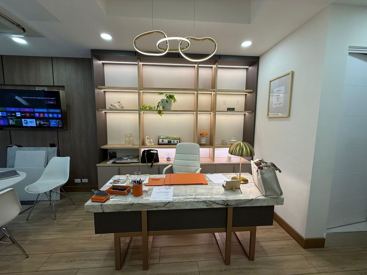 Oficina en Venta / Renta Zona 14