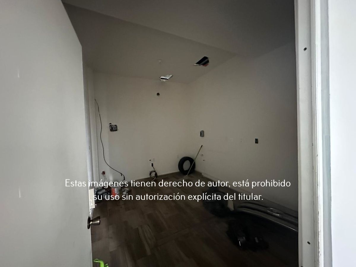 2 de 10: Local en Renta en Plaza Serranía 50 m2