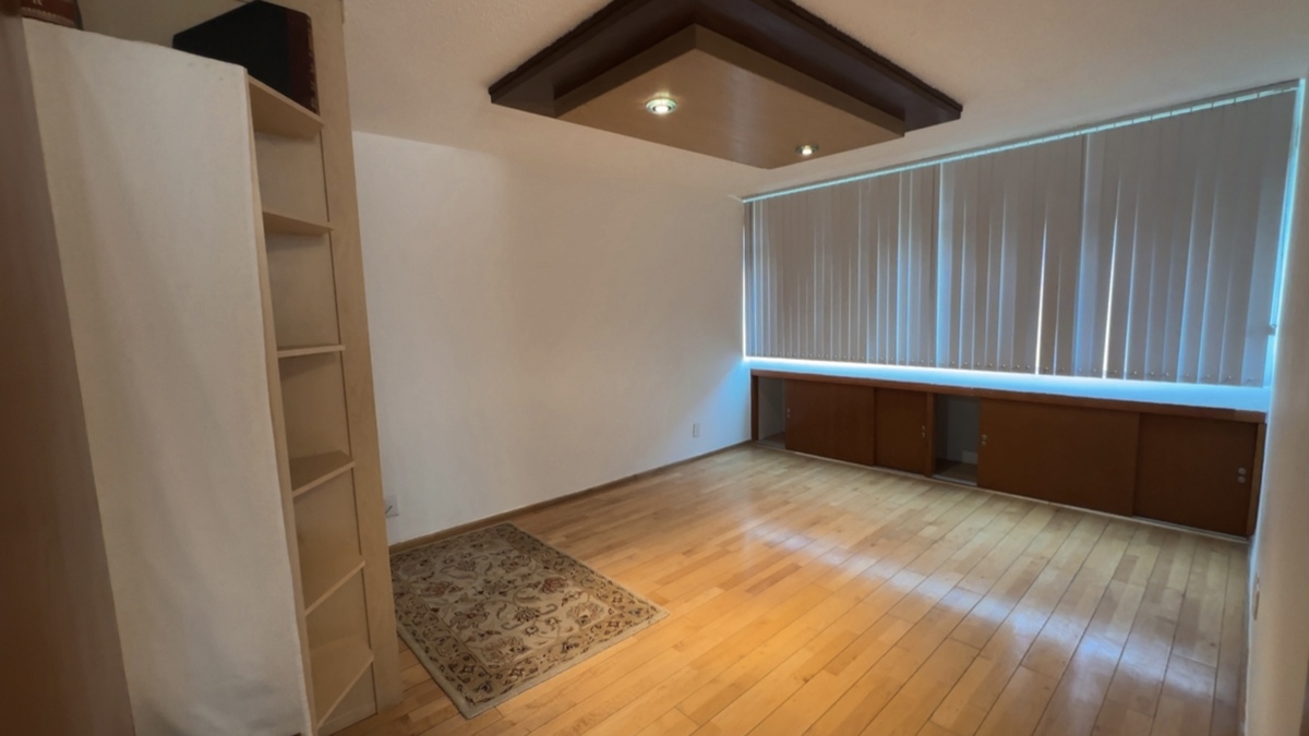 8 of 19: Cuarto principal