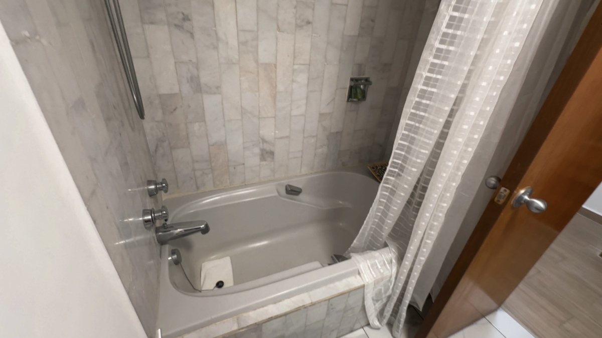 12 of 19: Baño principal