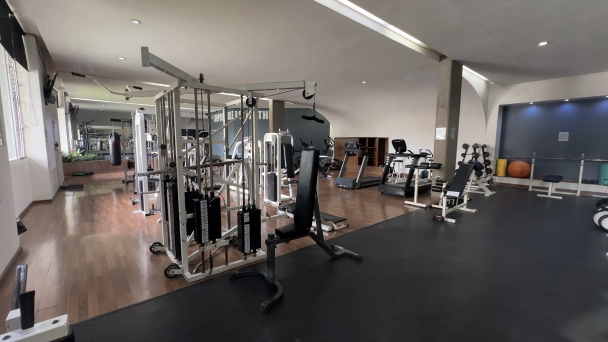 15 of 19: Gimnasio