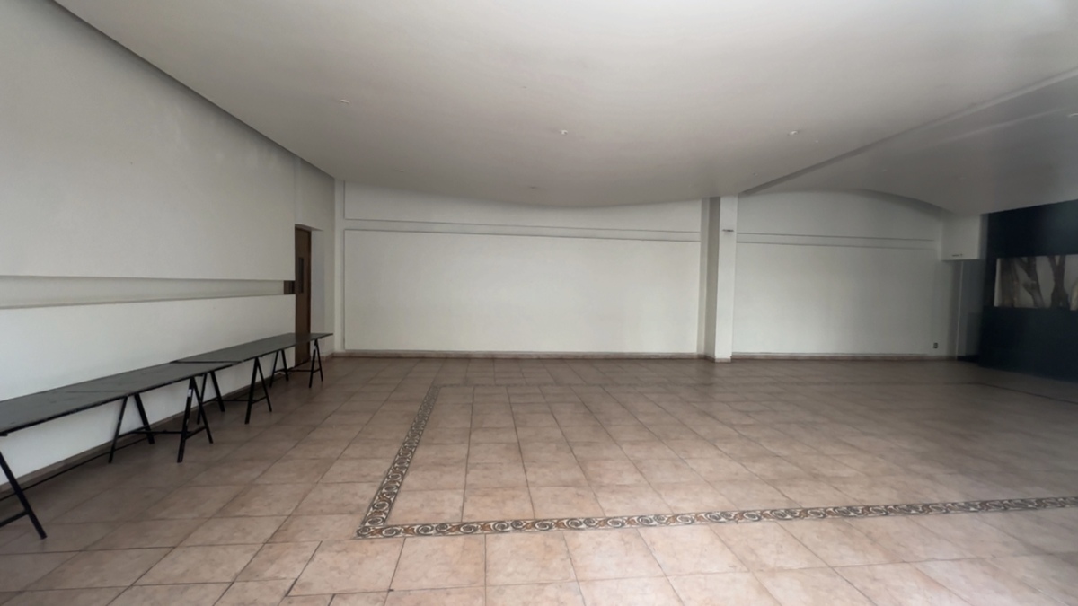 16 of 19: Salón de usos múltiples