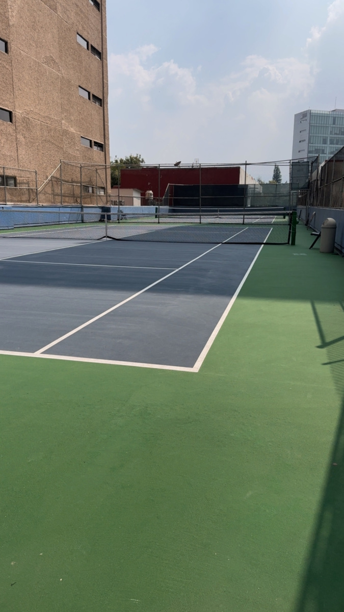 17 of 19: Canchas de tenis