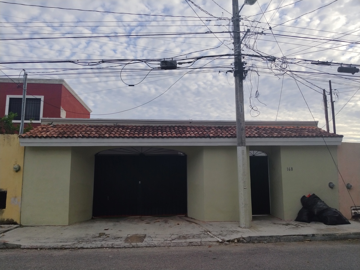 1 de 24: Fachada principal