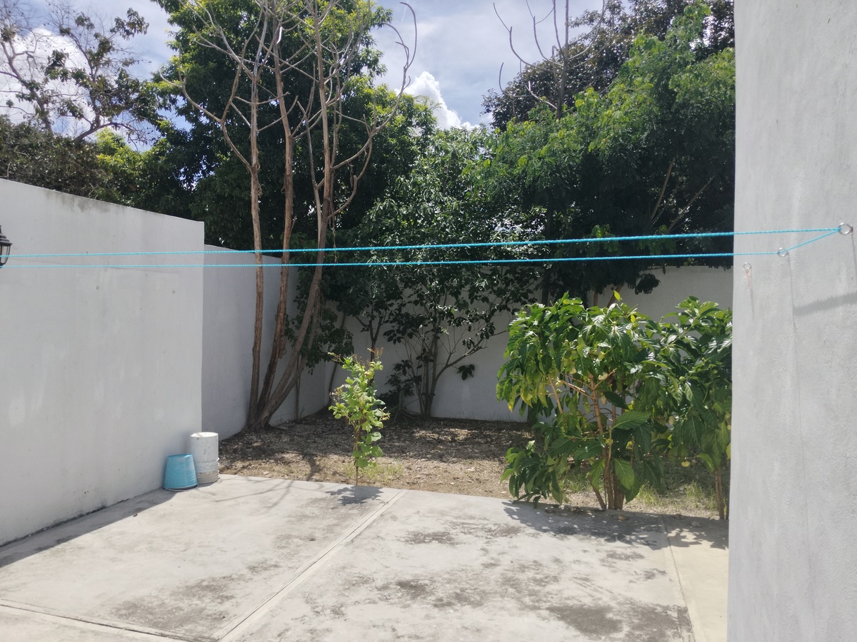 4 de 24: Patio