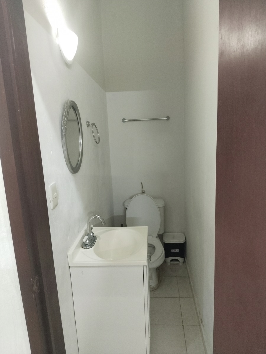 8 de 24: Medio baño