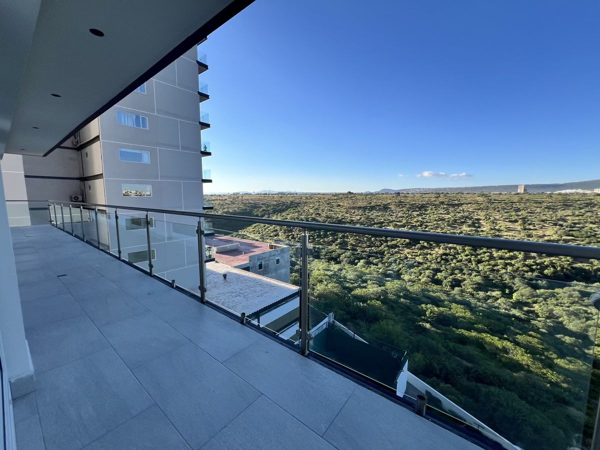 1 of 12: Vista a la reserva