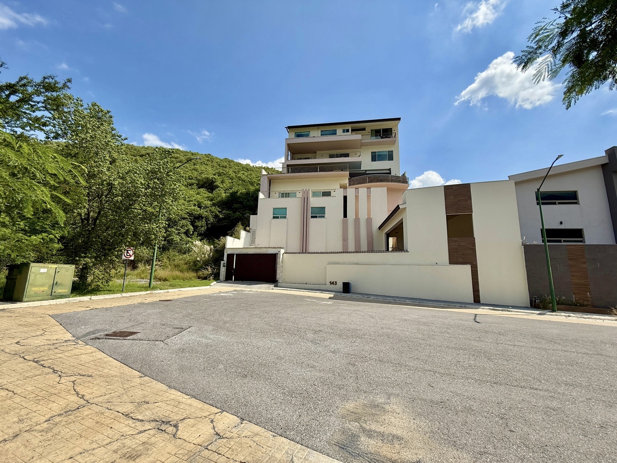 4 de 41: Fachada Secundaria