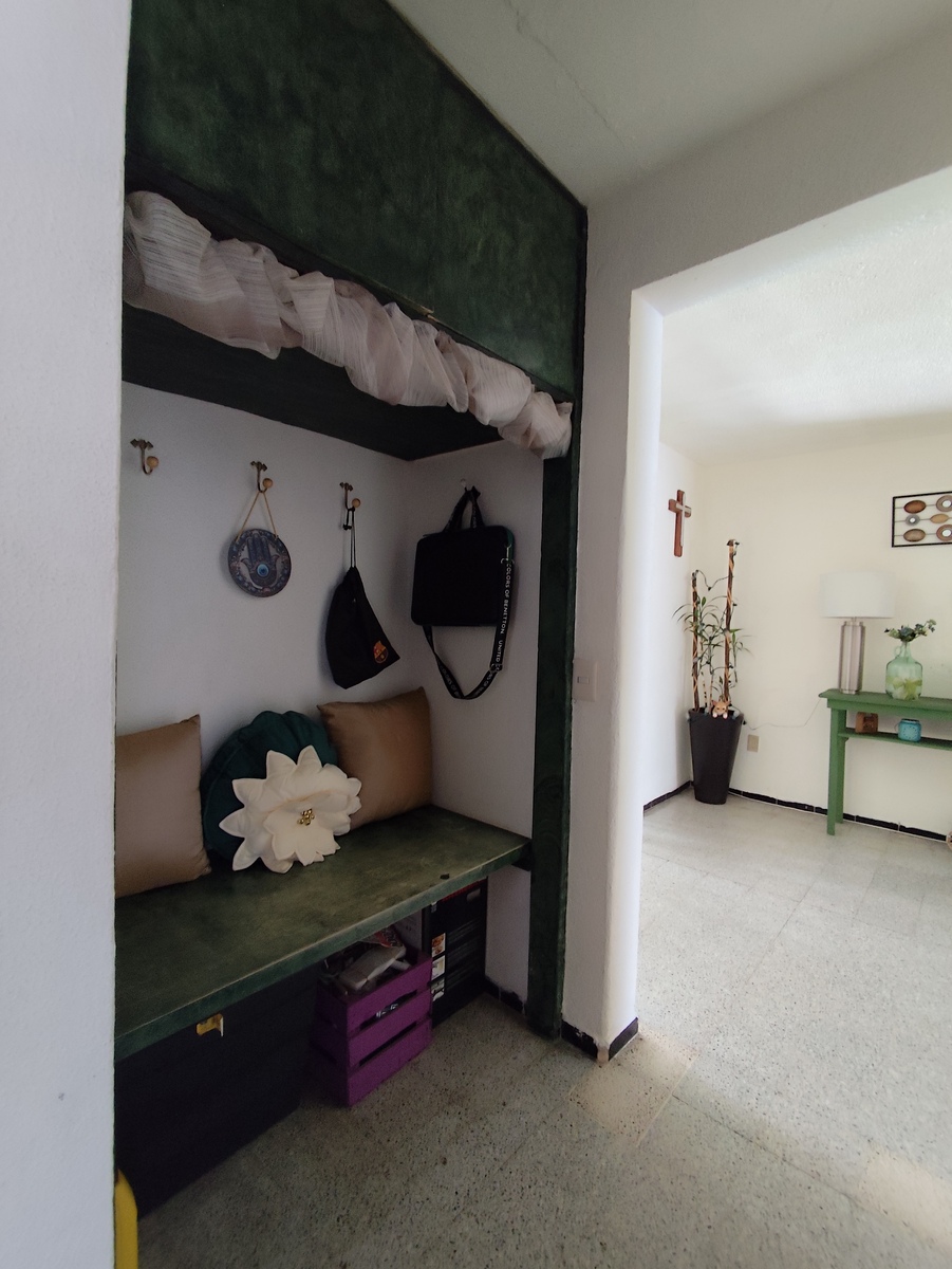 4 of 23: Closet de visitas