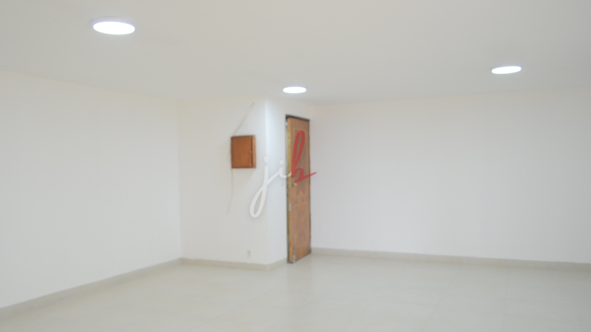 2 of 12: área para recepción