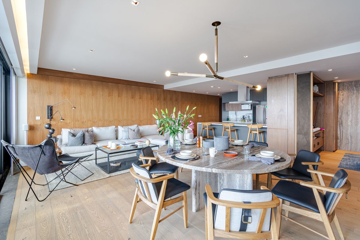 2 de 19: Sala y comedor