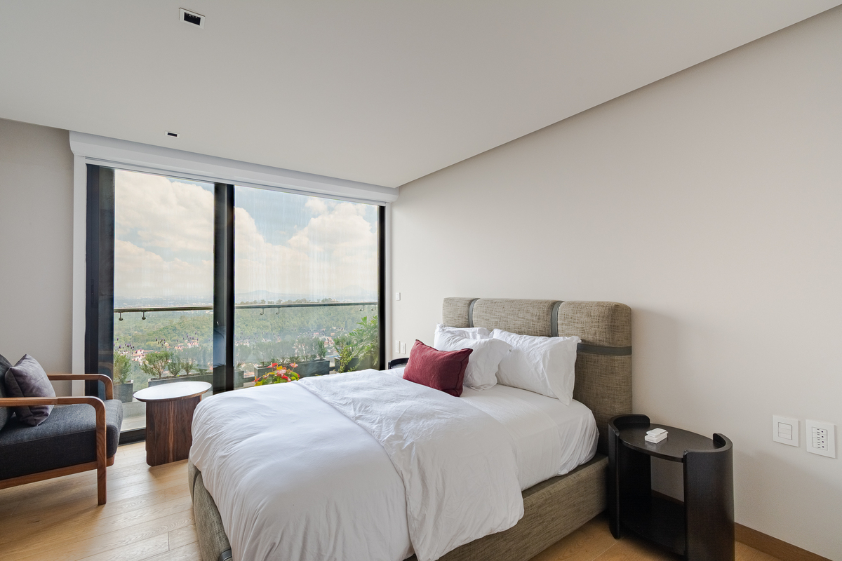 10 of 20: Recámara 01