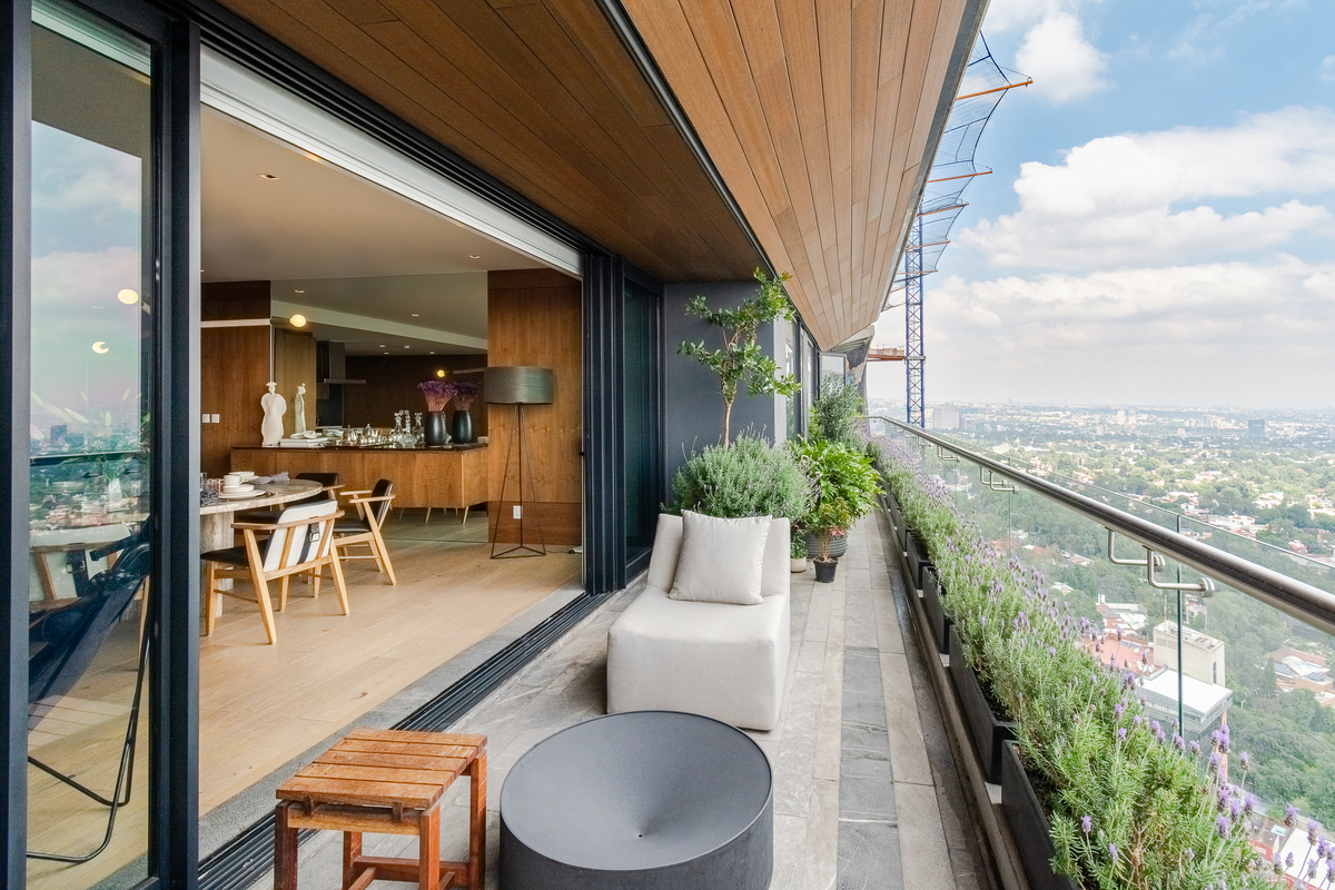 2 of 20: Balcón piso 27