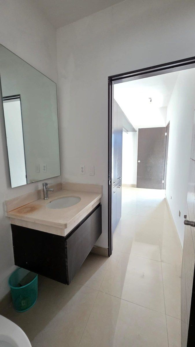 37 de 50: BAÑO COMPLETO 3ER PISO