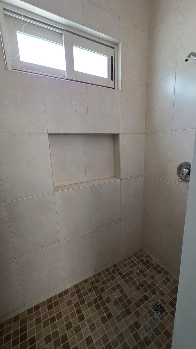 38 de 50: BAÑO COMPLETO 3ER PISO