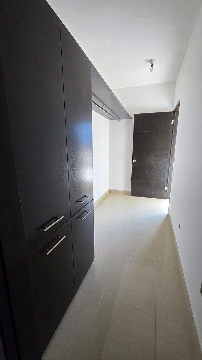 39 de 50: VESTIDOR 3ERA PLANTA