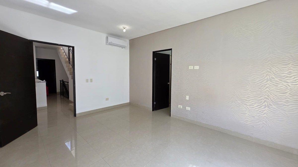 19 de 50: RECAMARA #1 CON CLIMA, BAÑO COMPLETO Y VESTIDOR