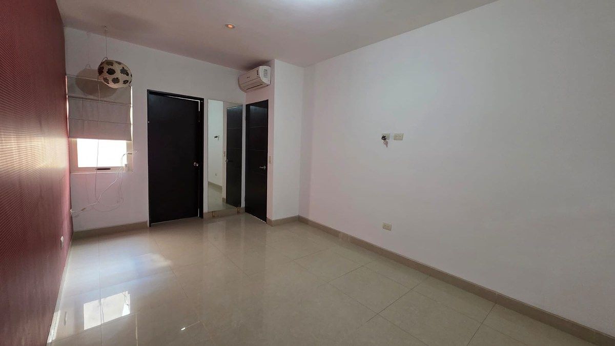 24 de 50: RECAMARA #2 CON CLIMA, BAÑO COMPLETO Y VESTIDOR