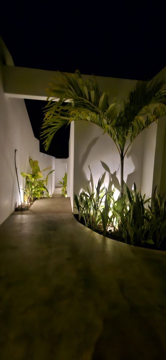 5 of 17: Entrance Corridor